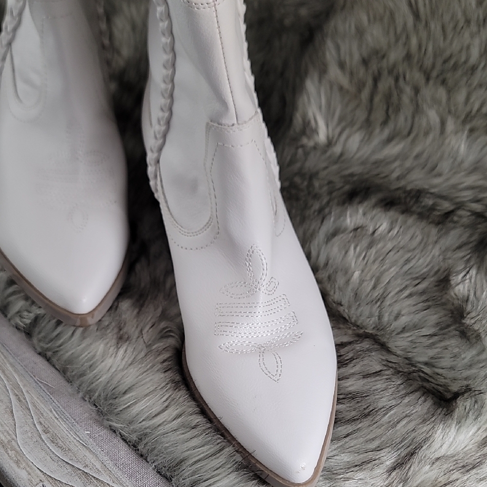 DV Dolce Vita Boots Womens 9.5 Koolson Western Cowboy White Faux Leather Pointed - Picture 6 of 16